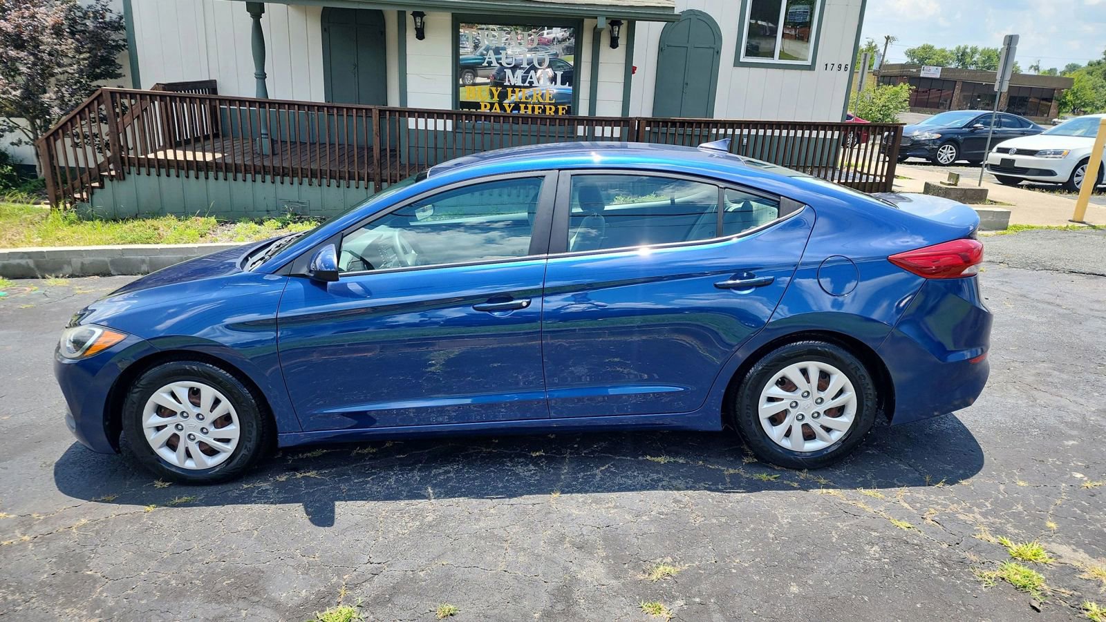 Used 2017 Hyundai Elantra SE image 8