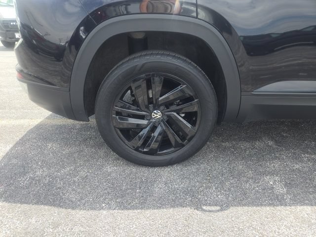 Used 2023 Volkswagen Atlas Cross Sport SE w/ Black Wheel Package AWD/4WD image 9