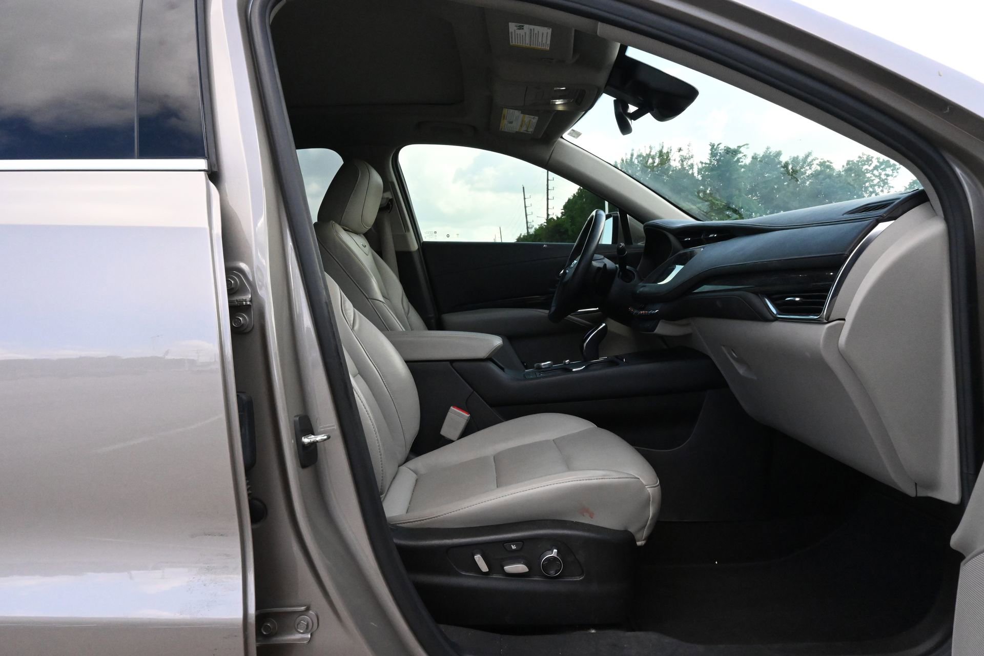 Certified 2023 Cadillac XT4 Premium Luxury FWD image 26