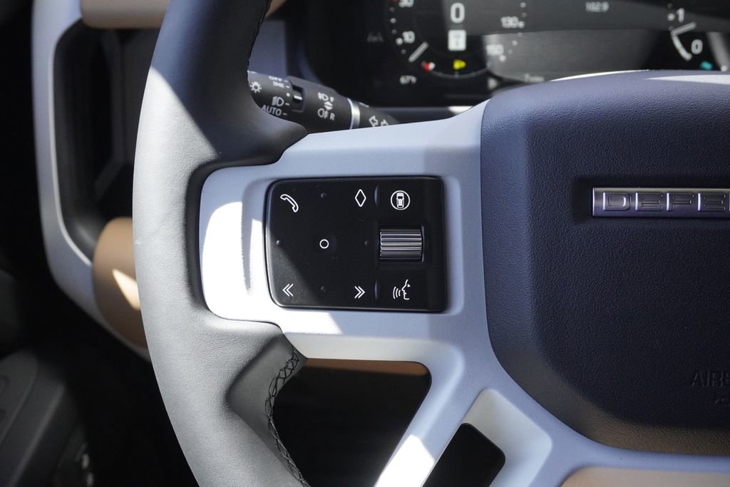 New 2026 Land Rover Defender 130 X-Dynamic SE image 12