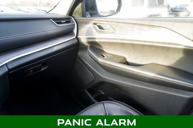 Used 2023 Jeep Grand Cherokee Limited w/ Luxury Tech Group II image 32