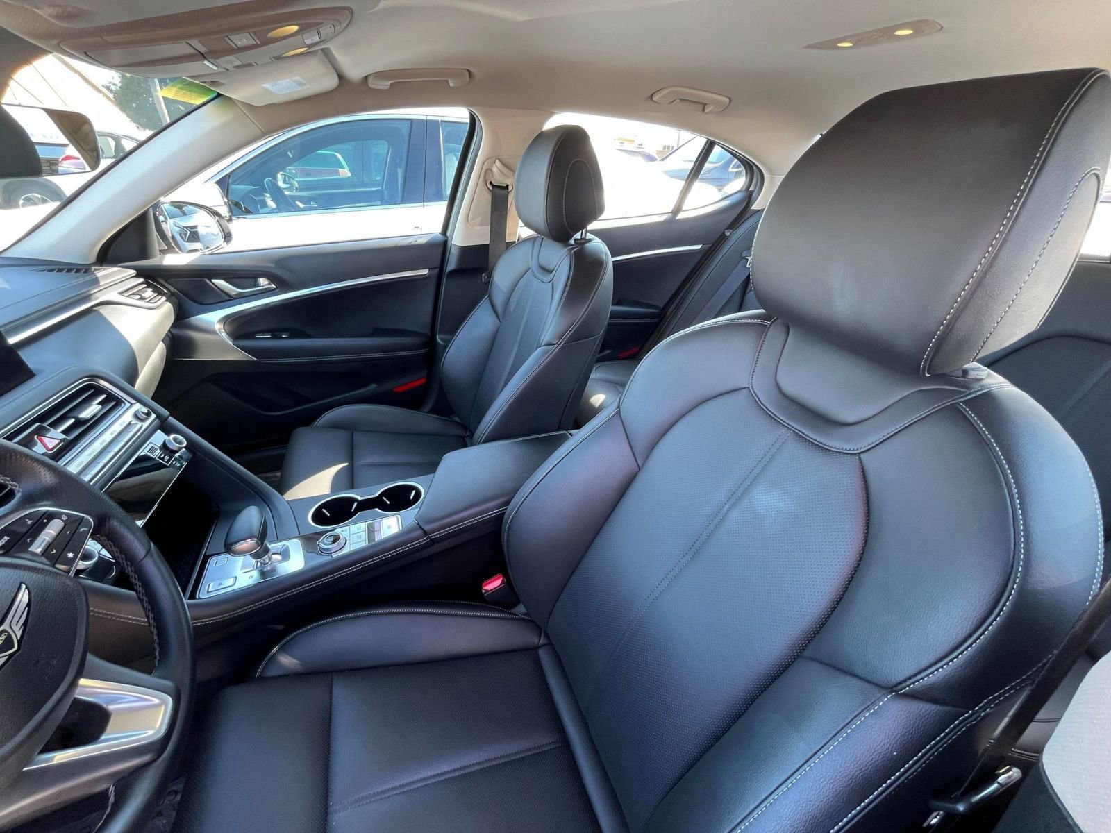 Used 2025 Genesis G70 2.5T image 36