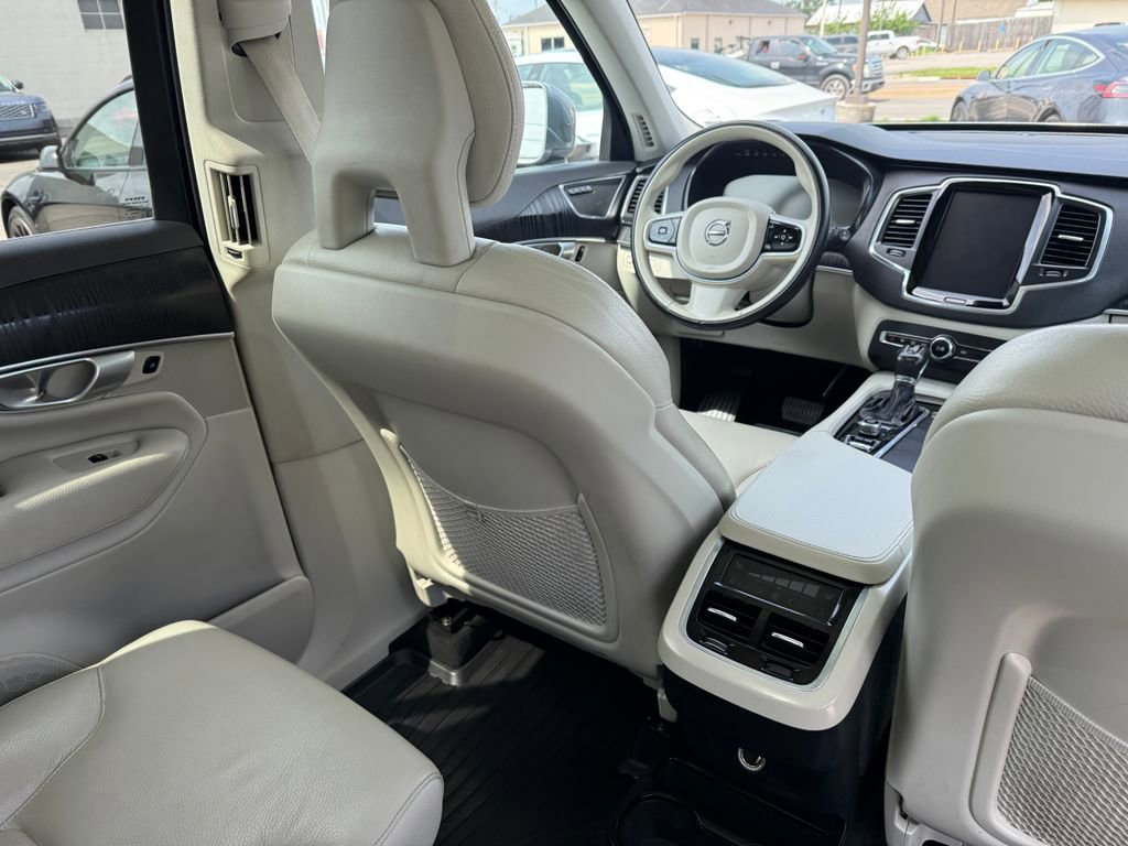 Used 2020 Volvo XC90 T6 Momentum AWD/4WD image 21