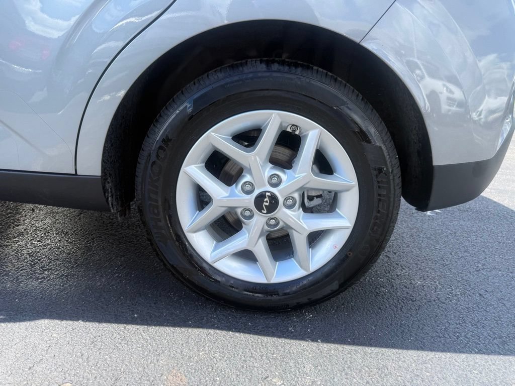 Used 2025 Kia Soul LX w/ LX Technology Package FWD image 30