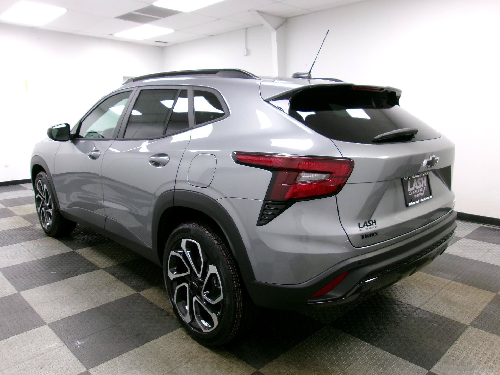 New 2026 Chevrolet Trax RS w/ Sunroof Package FWD image 2