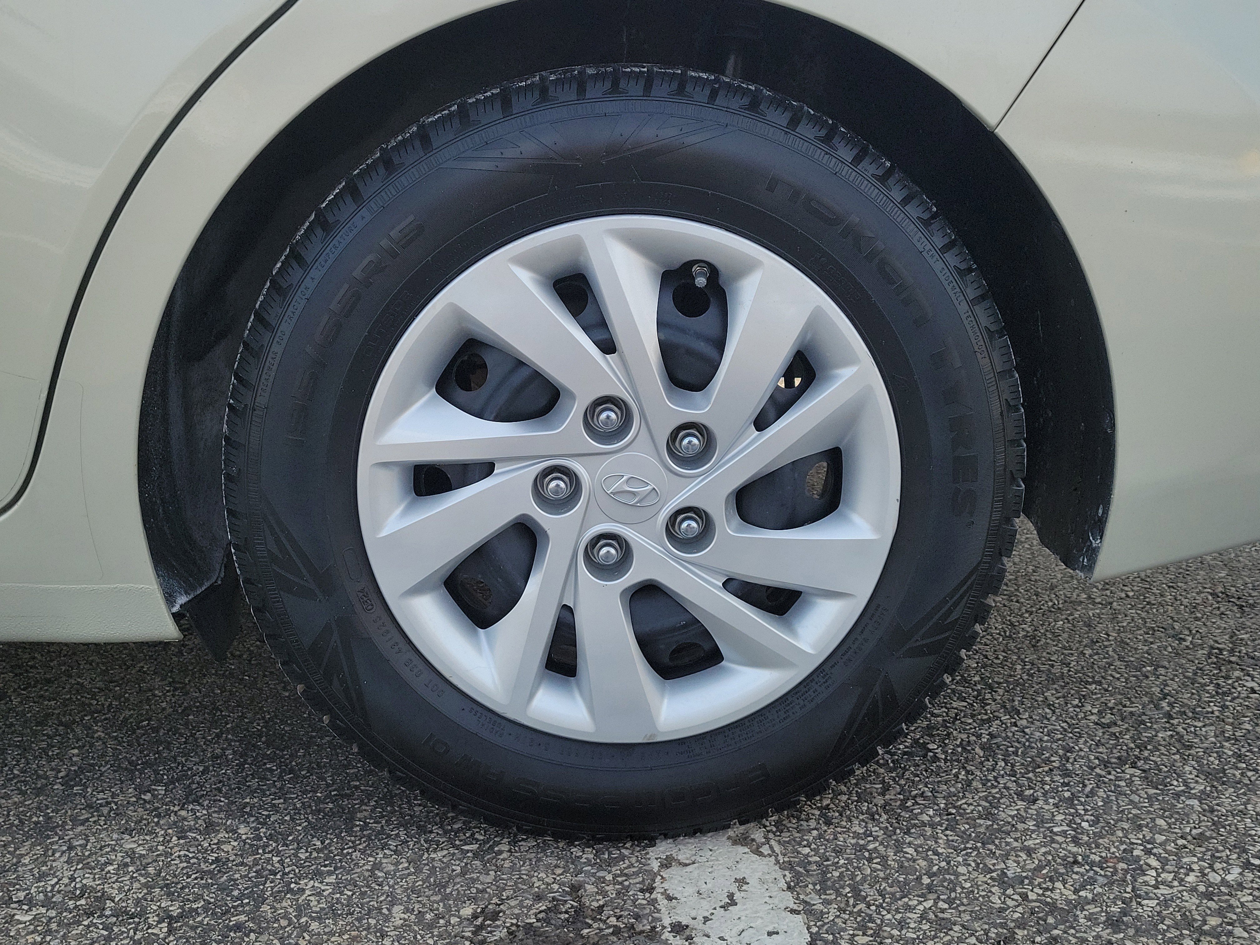 Used 2017 Hyundai Elantra SE image 5