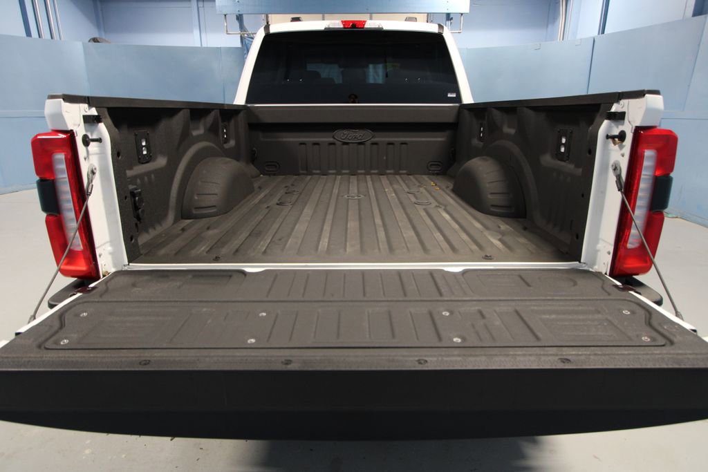 Used 2025 Ford F350 Lariat w/ Black Appearance Package image 43