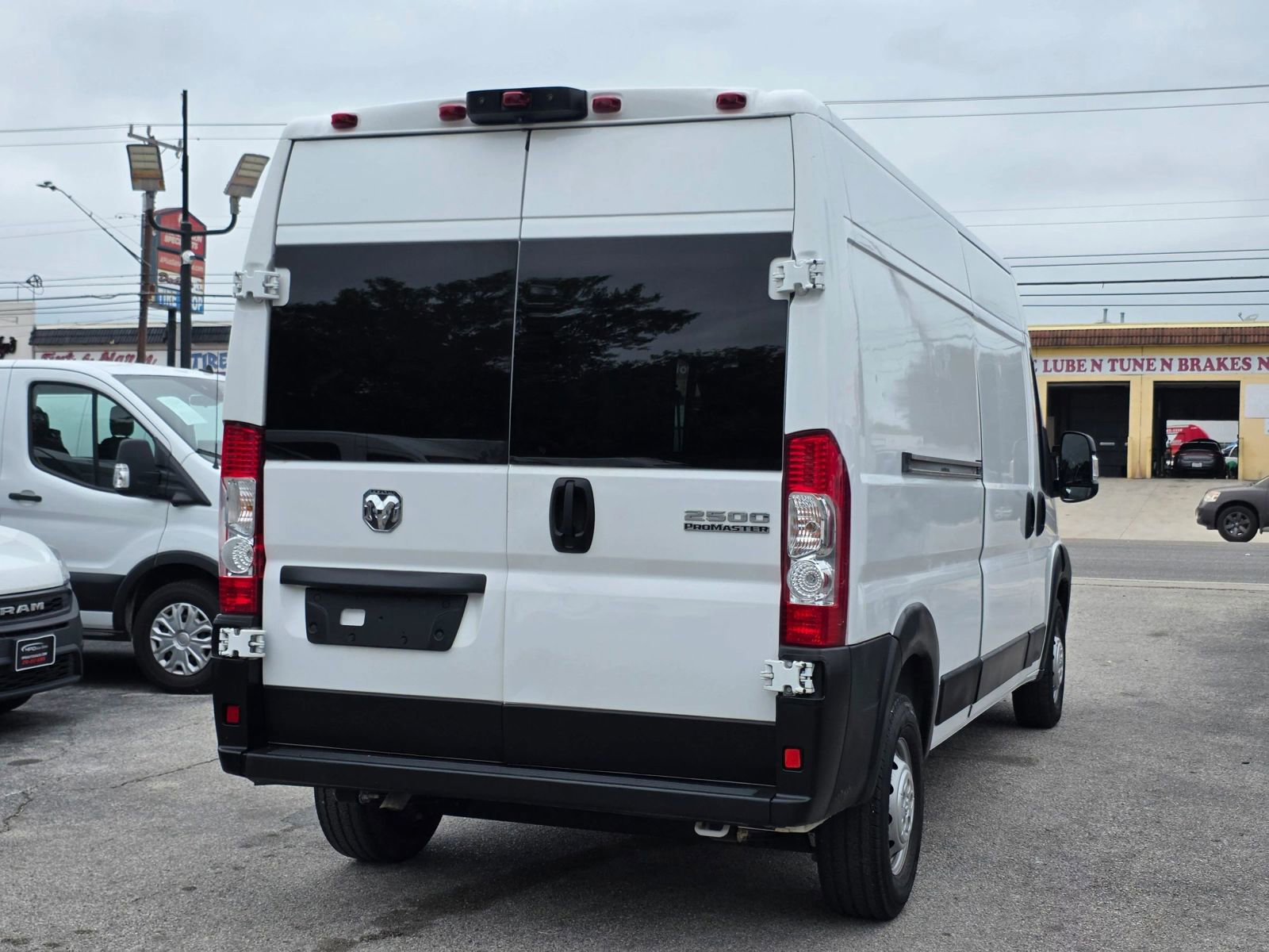 Used 2023 RAM ProMaster 2500 FWD image 3