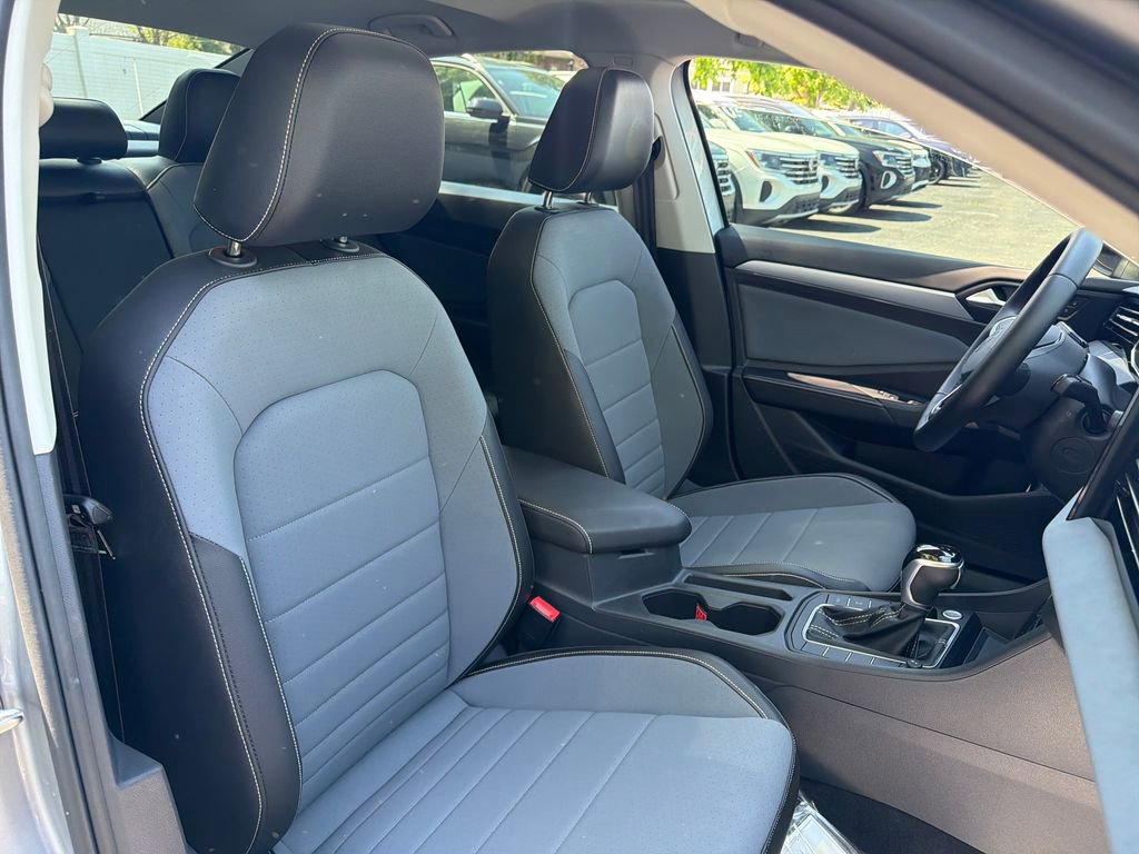 Used 2025 Volkswagen Jetta SE w/ Sunroof Package FWD image 51