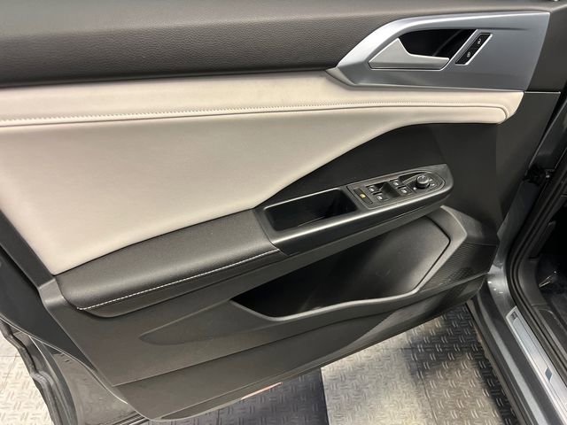 Certified 2025 Volkswagen Taos SE image 7