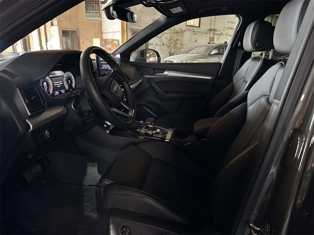 Used 2025 Audi Q5 2.0T Premium w/ Convenience Plus Package image 8