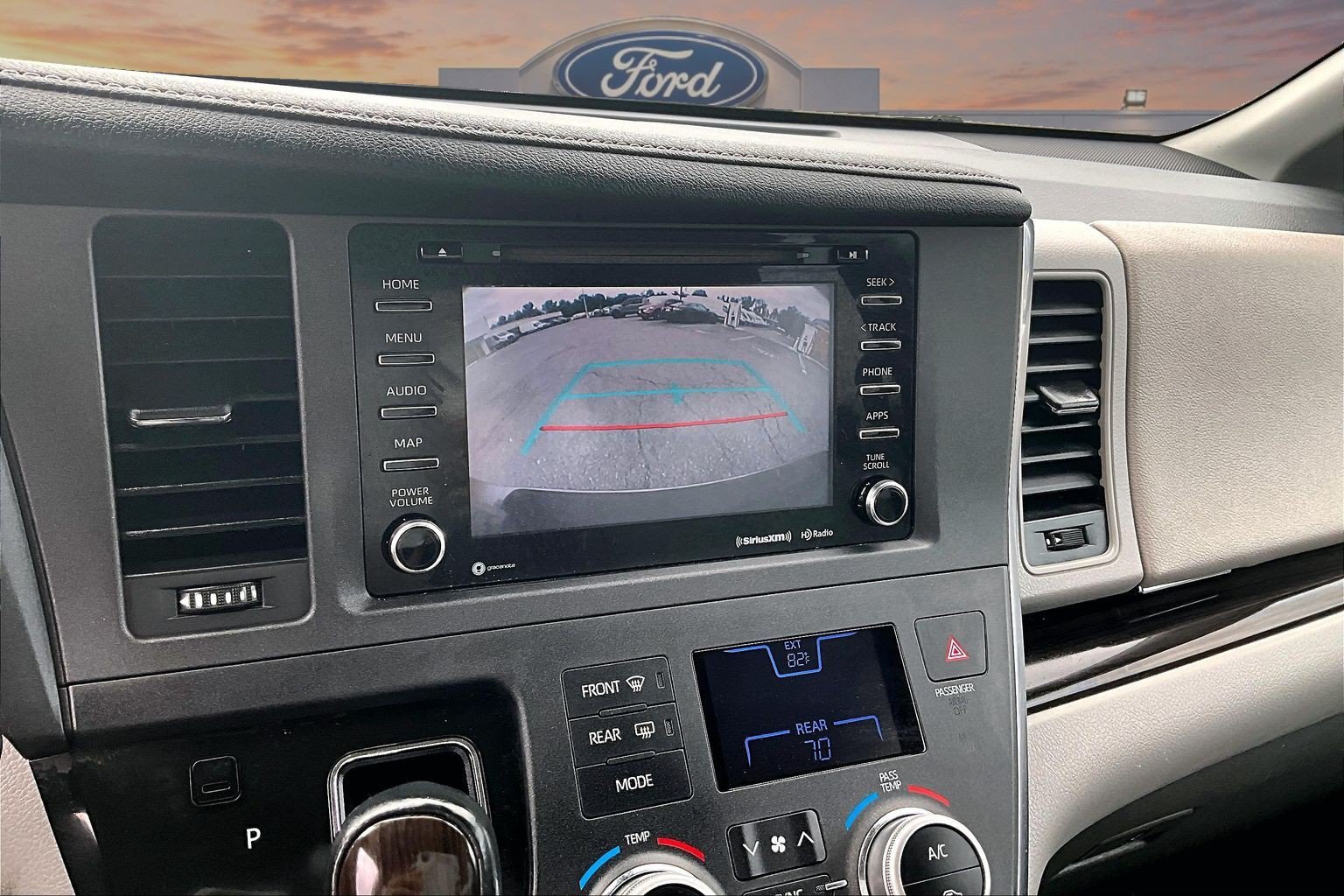 Used 2018 Toyota Sienna XLE w/ XLE Navigation Package FWD image 19
