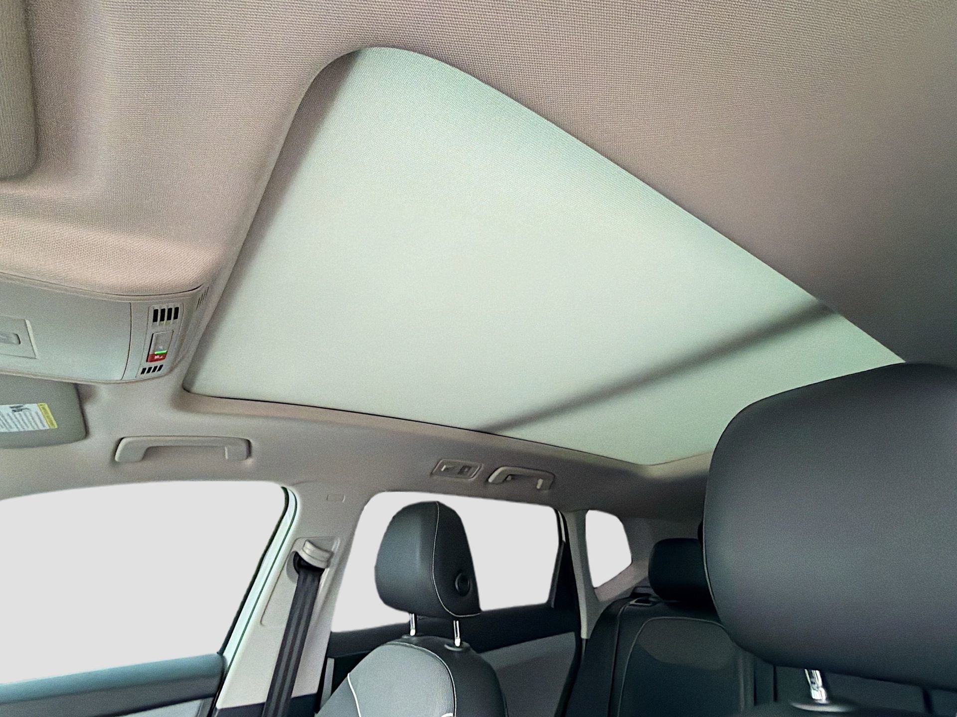 Used 2023 Volkswagen Taos SE w/ Panoramic Sunroof Package image 23