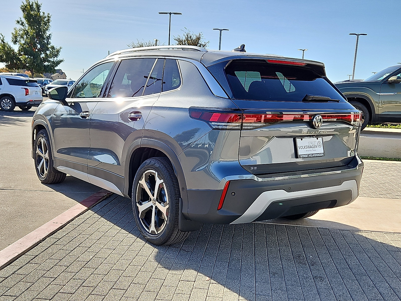 New 2026 Volkswagen Tiguan SE image 2