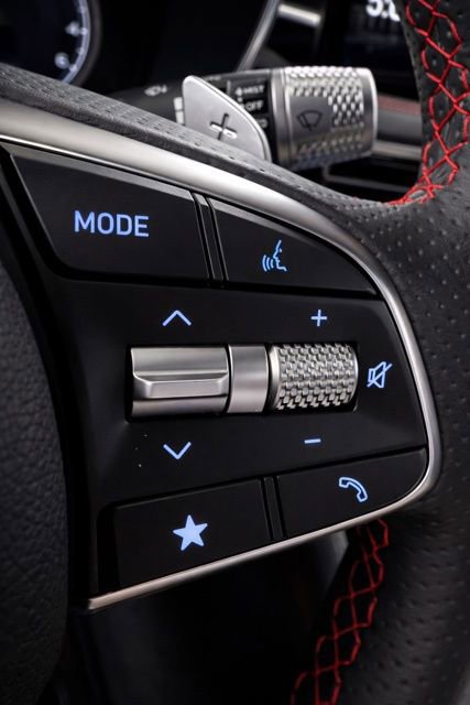 Used 2025 Genesis G70 2.5T w/ Sport Prestige Package image 35