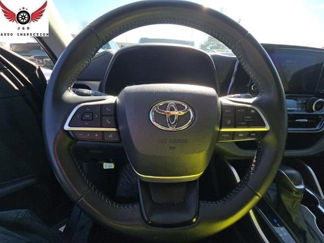 Used 2024 Toyota Highlander LE FWD image 8