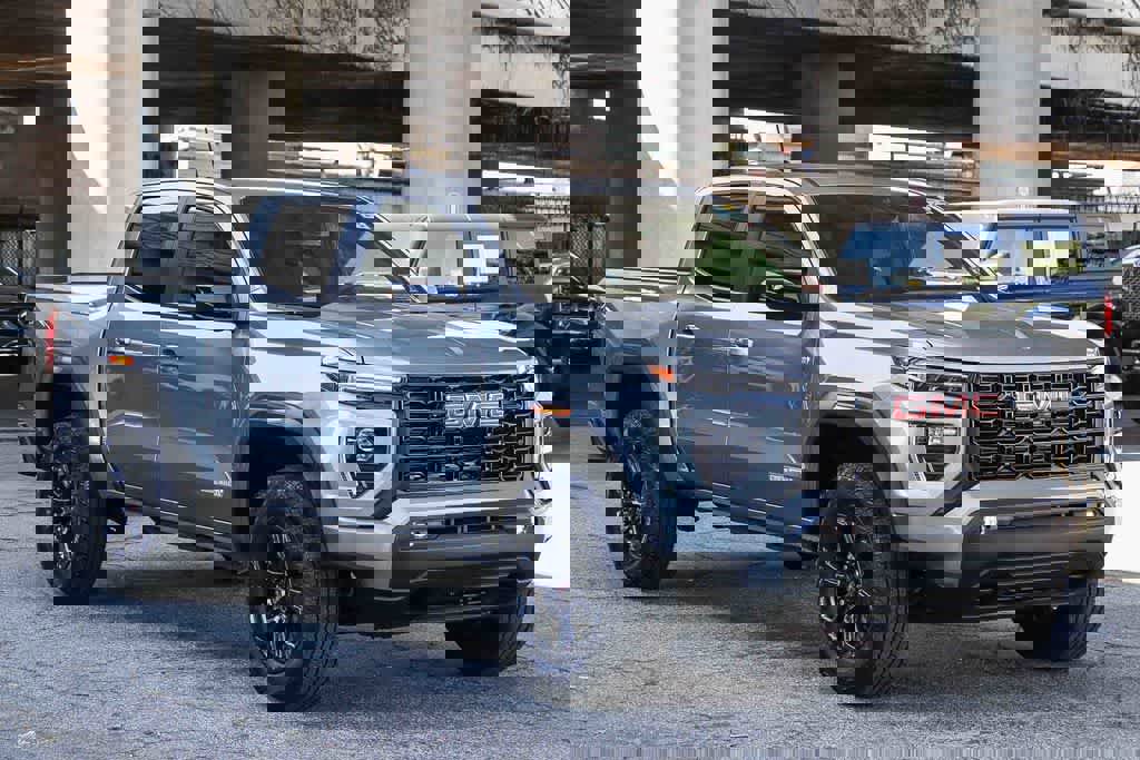 Used 2025 GMC Canyon Elevation w/ Convenience Package image 3