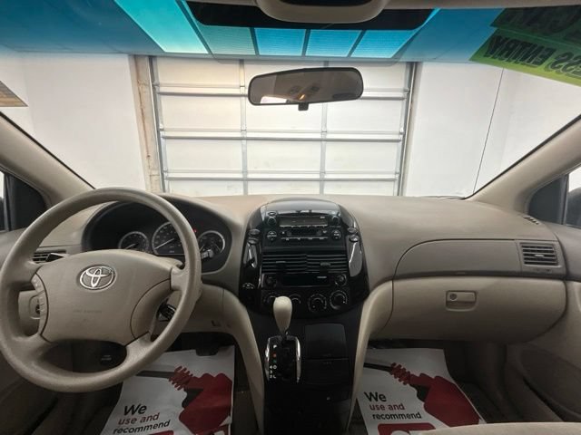 Used 2005 Toyota Sienna LE w/ LE Pkg 4 AWD/4WD image 4