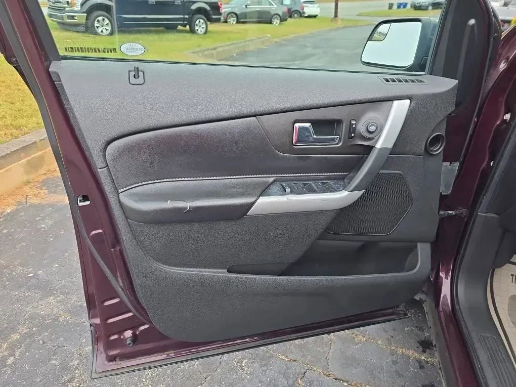 Used 2011 Ford Edge SE FWD image 9