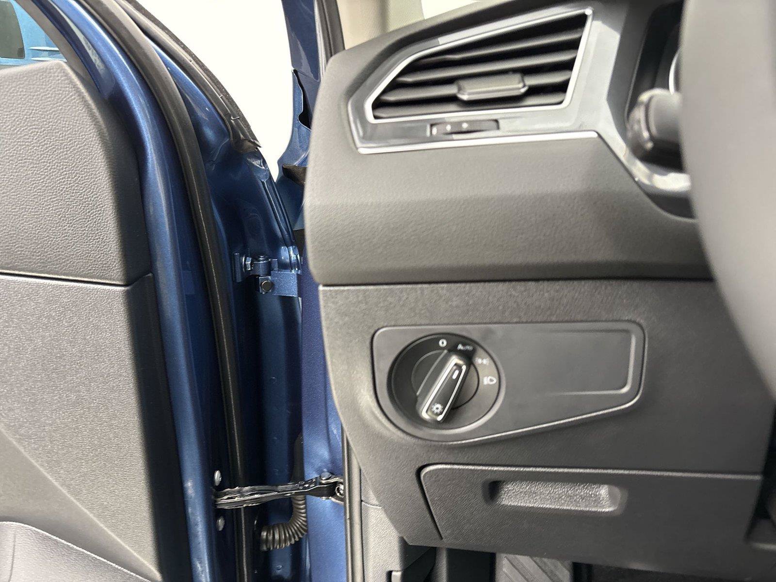 Used 2020 Volkswagen Tiguan SE w/ Panoramic Sunroof Package AWD/4WD image 31