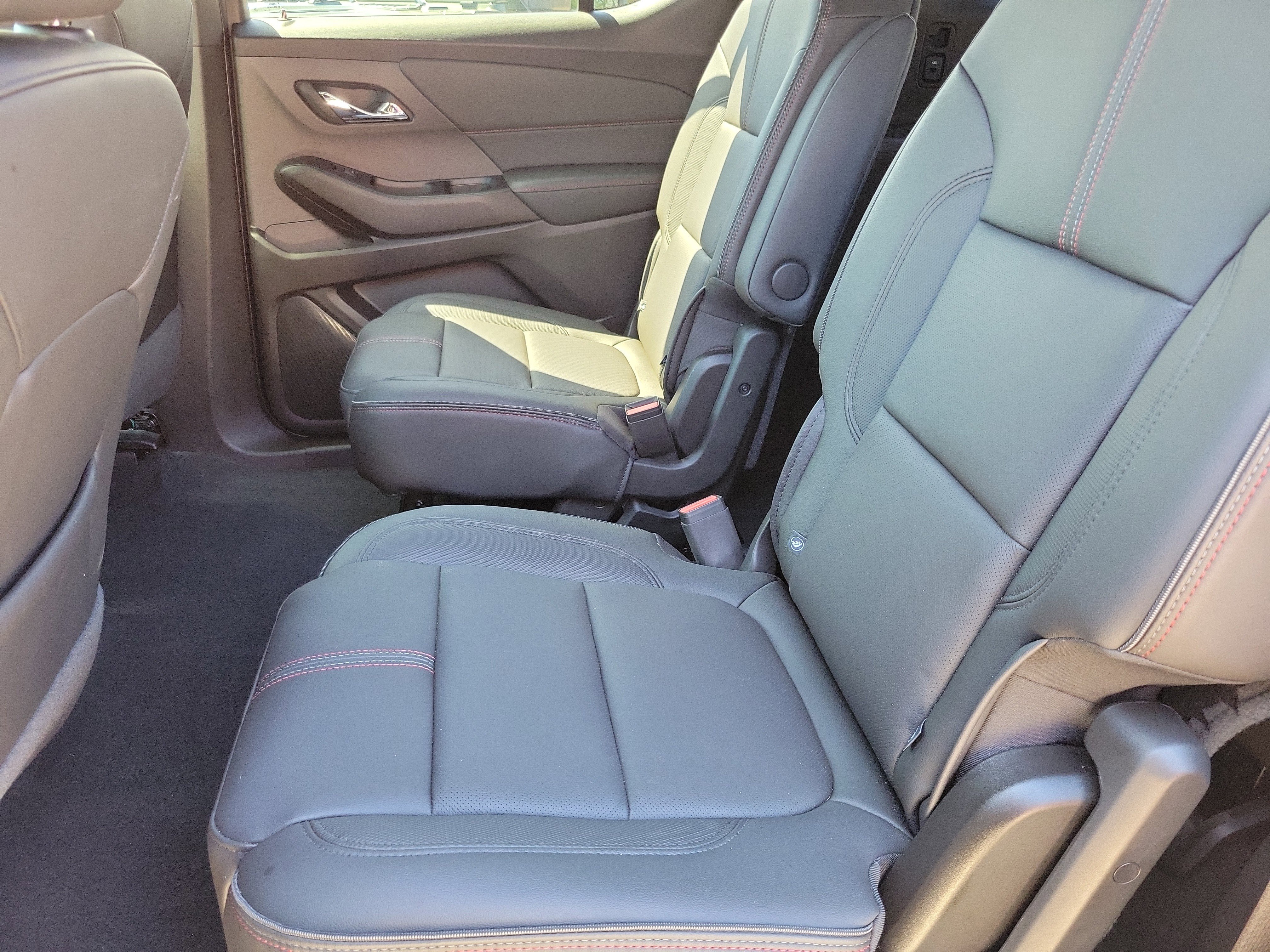 Used 2023 Chevrolet Traverse RS image 12