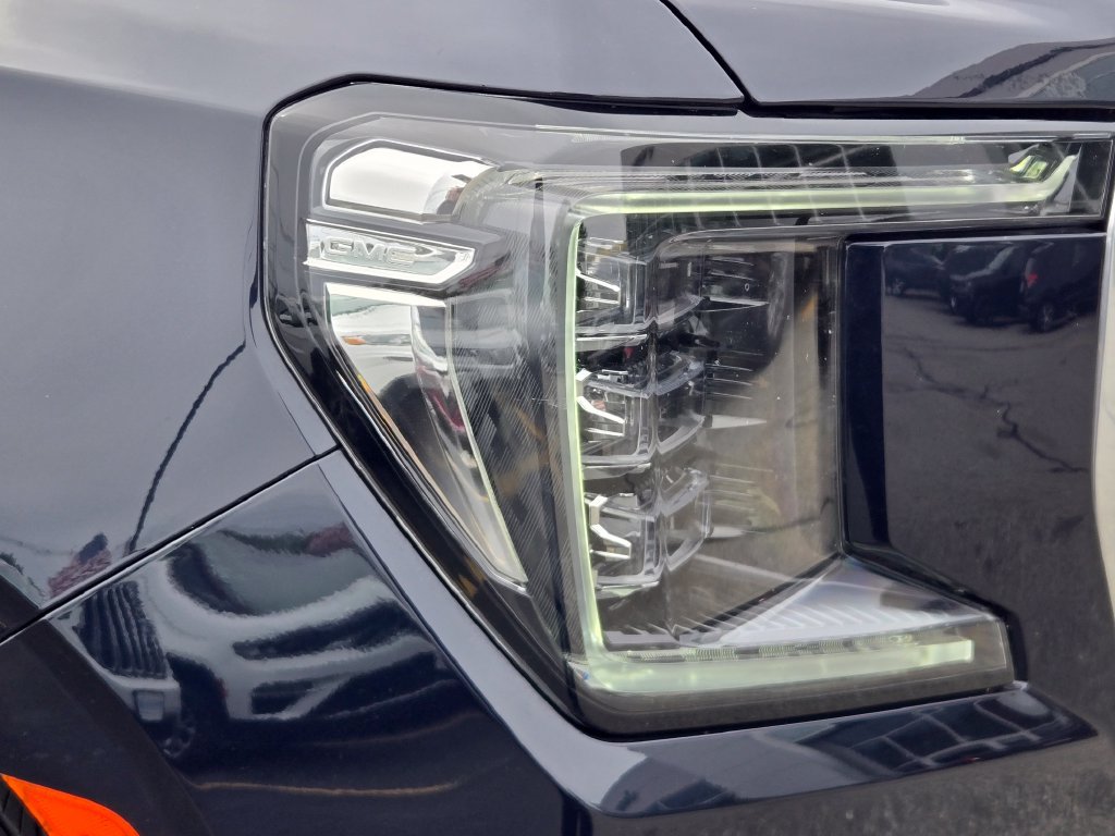 Used 2023 GMC Yukon XL Denali AWD/4WD image 5