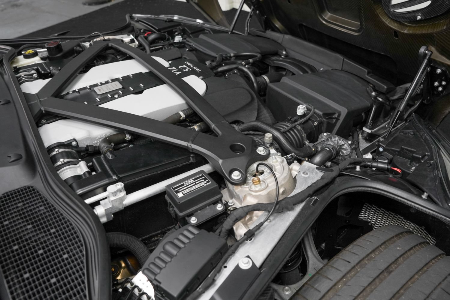 Used 2022 Aston Martin DBS Superleggera Volante RWD image 47