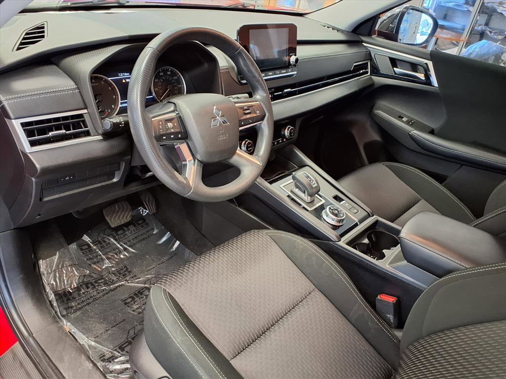 Used 2022 Mitsubishi Outlander ES image 17