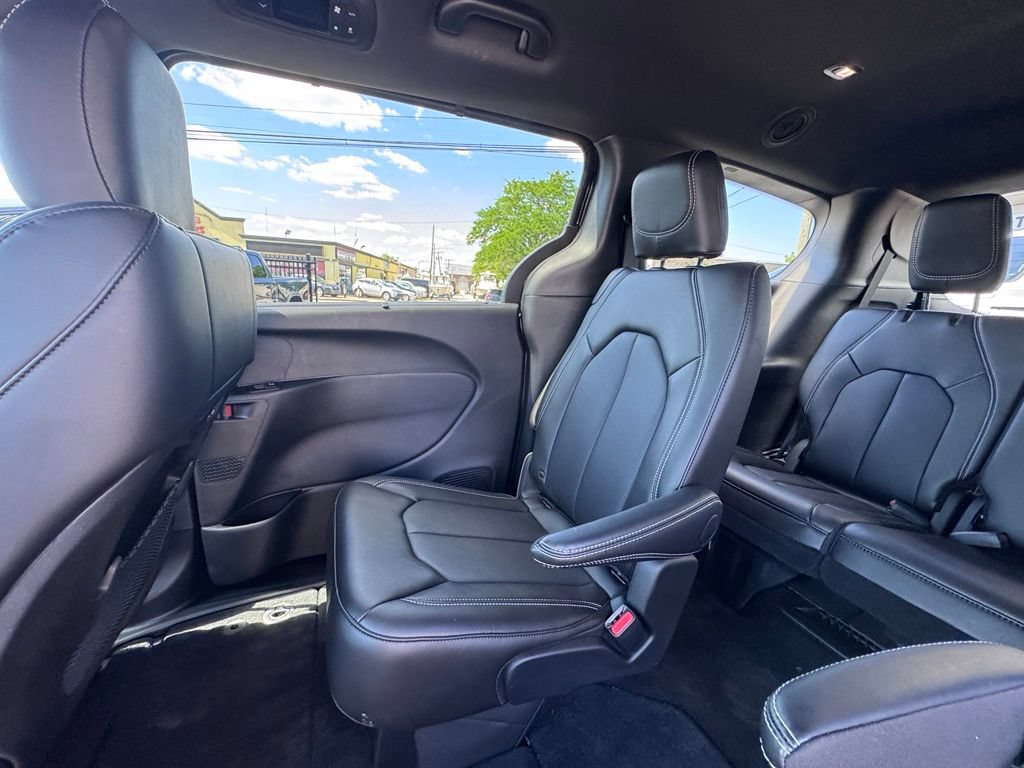 Used 2026 Chrysler Pacifica Select w/ S Appearance Package FWD image 16