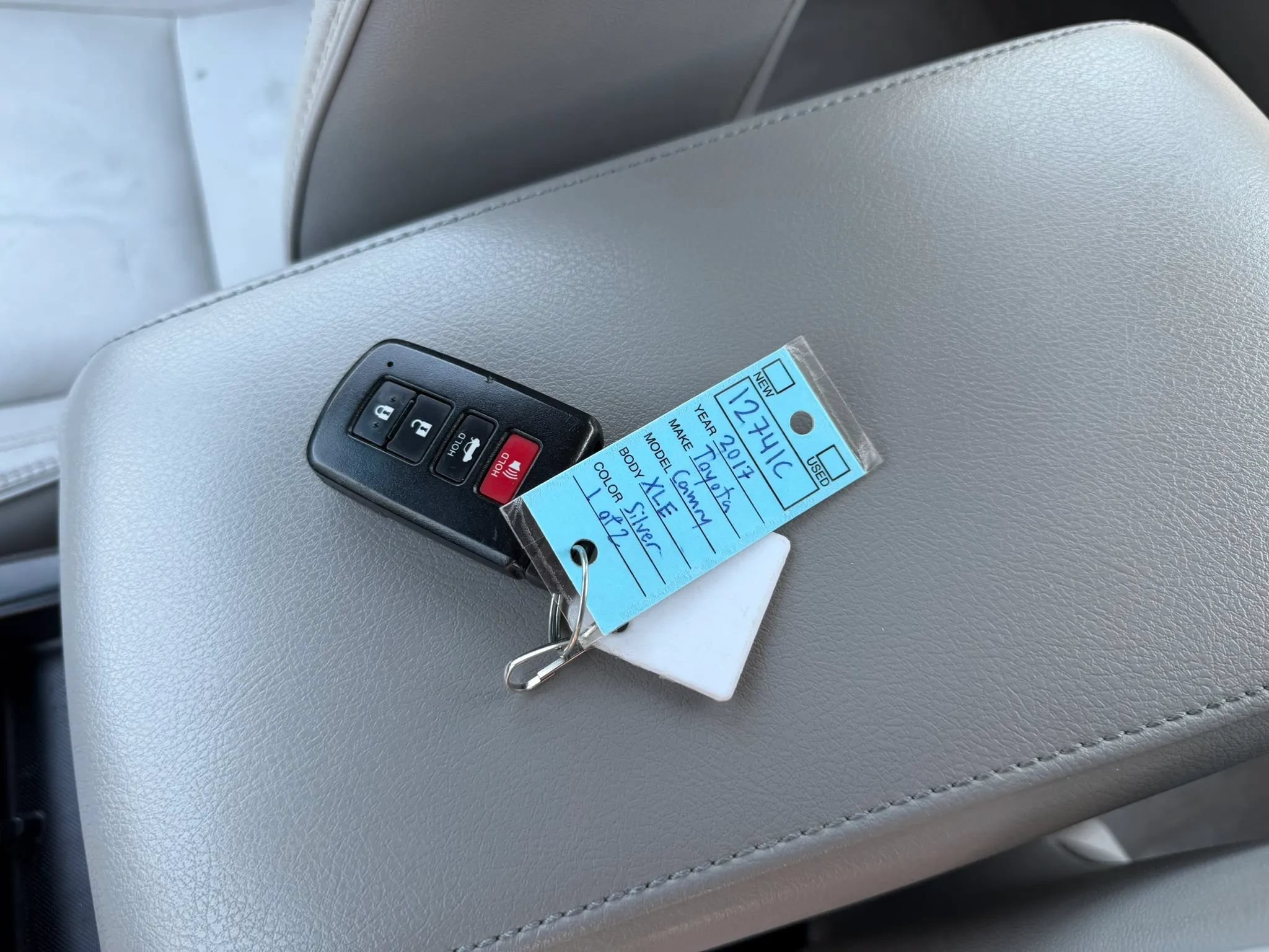 Used 2017 Toyota Camry XLE w/ Moonroof Package FWD image 2