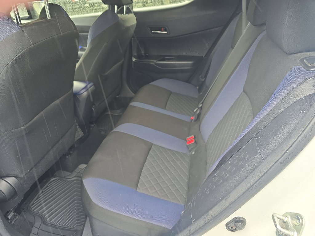 Used 2020 Toyota C-HR XLE image 16