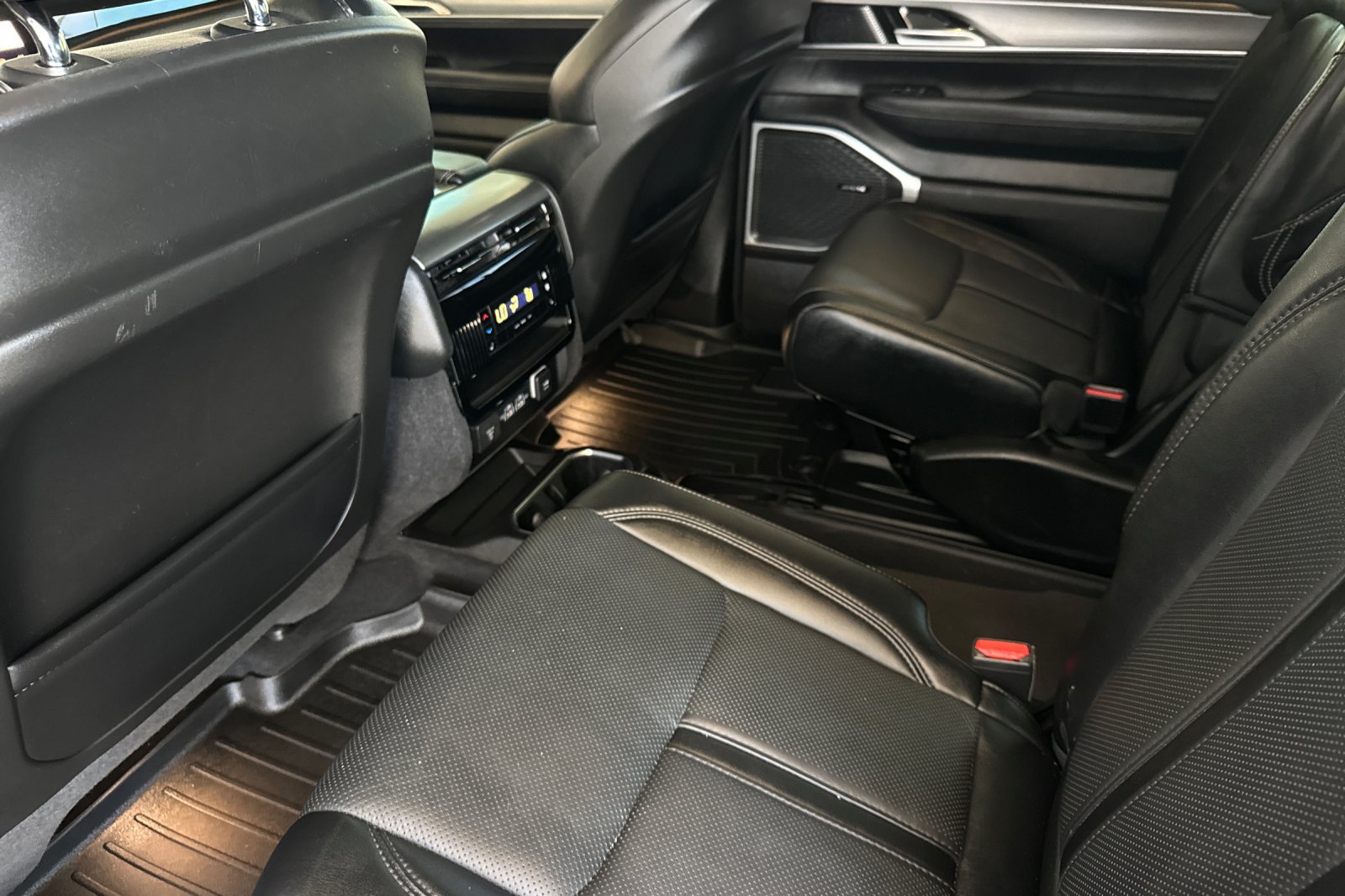 Certified 2023 Jeep Wagoneer Series II AWD/4WD image 9