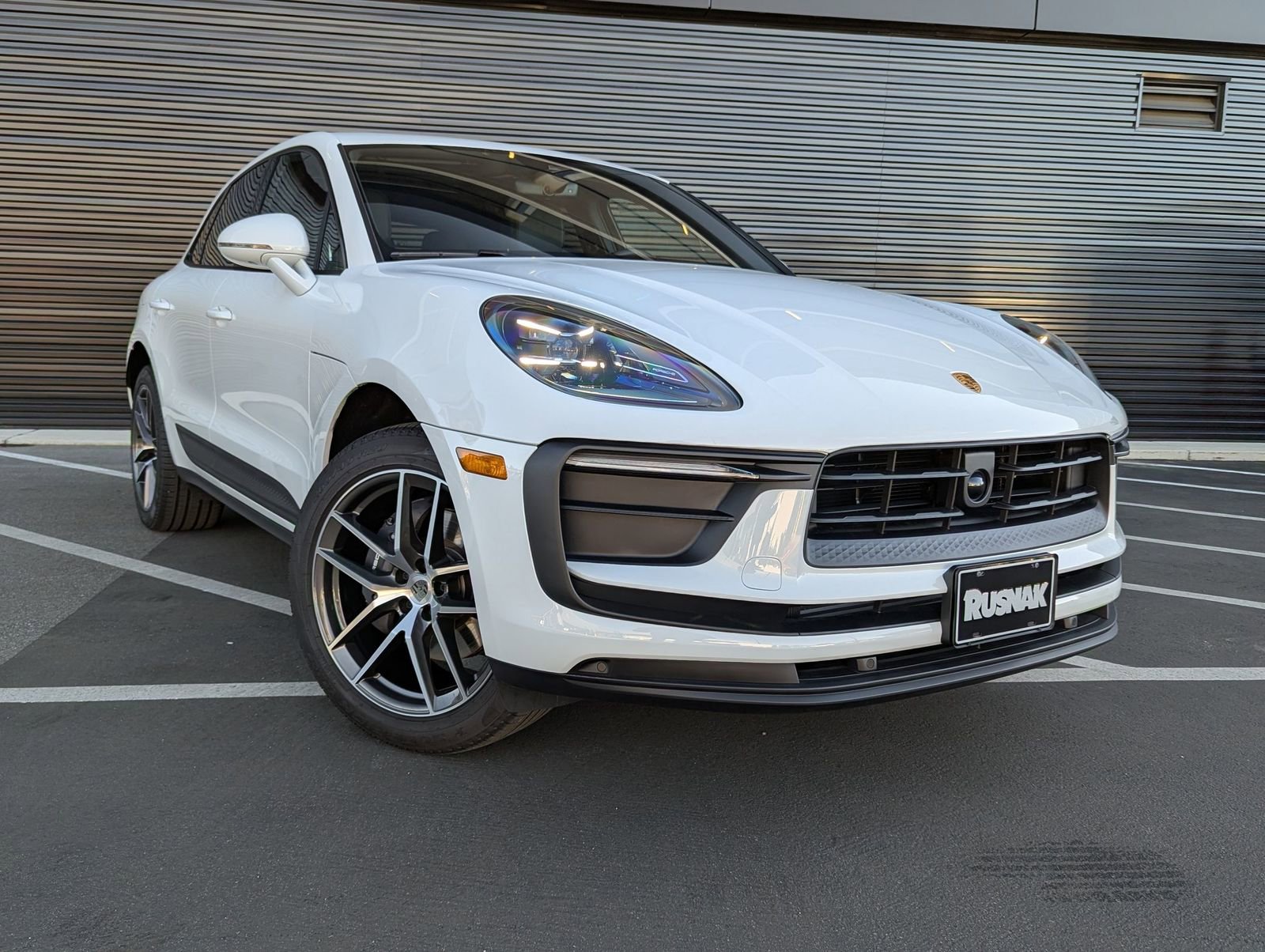 Certified 2025 Porsche Macan image 7
