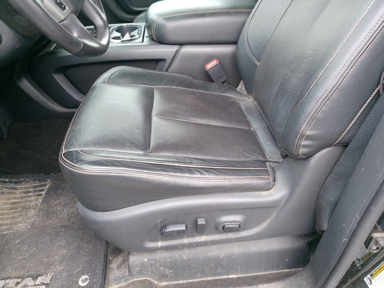 Used 2018 Nissan Titan SL w/ Midnight Edition image 36