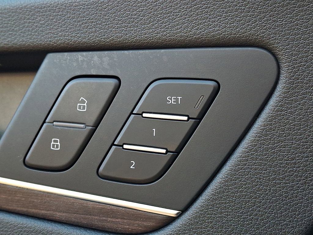 Used 2023 Audi Q5 e Premium w/ Convenience Package image 23