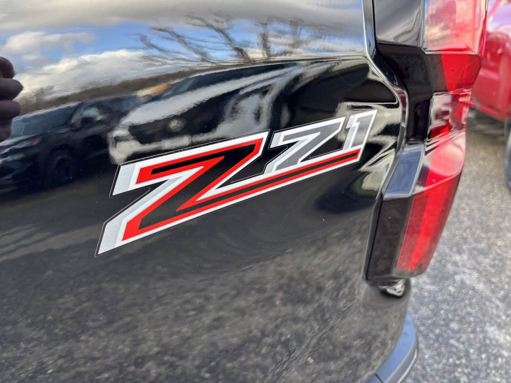 Used 2025 Chevrolet Colorado Z71 w/ Technology Package image 10