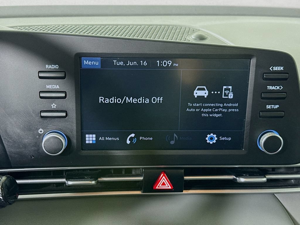 Certified 2022 Hyundai Elantra SE FWD image 8