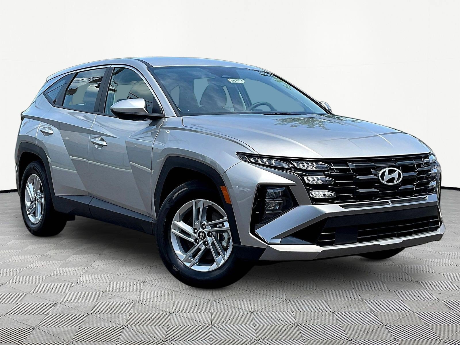 Certified 2025 Hyundai Tucson SE FWD image 3