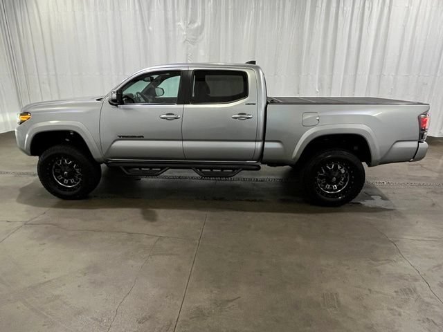 Used 2022 Toyota Tacoma Limited w/ Black Out Package (TMS) AWD/4WD image 7