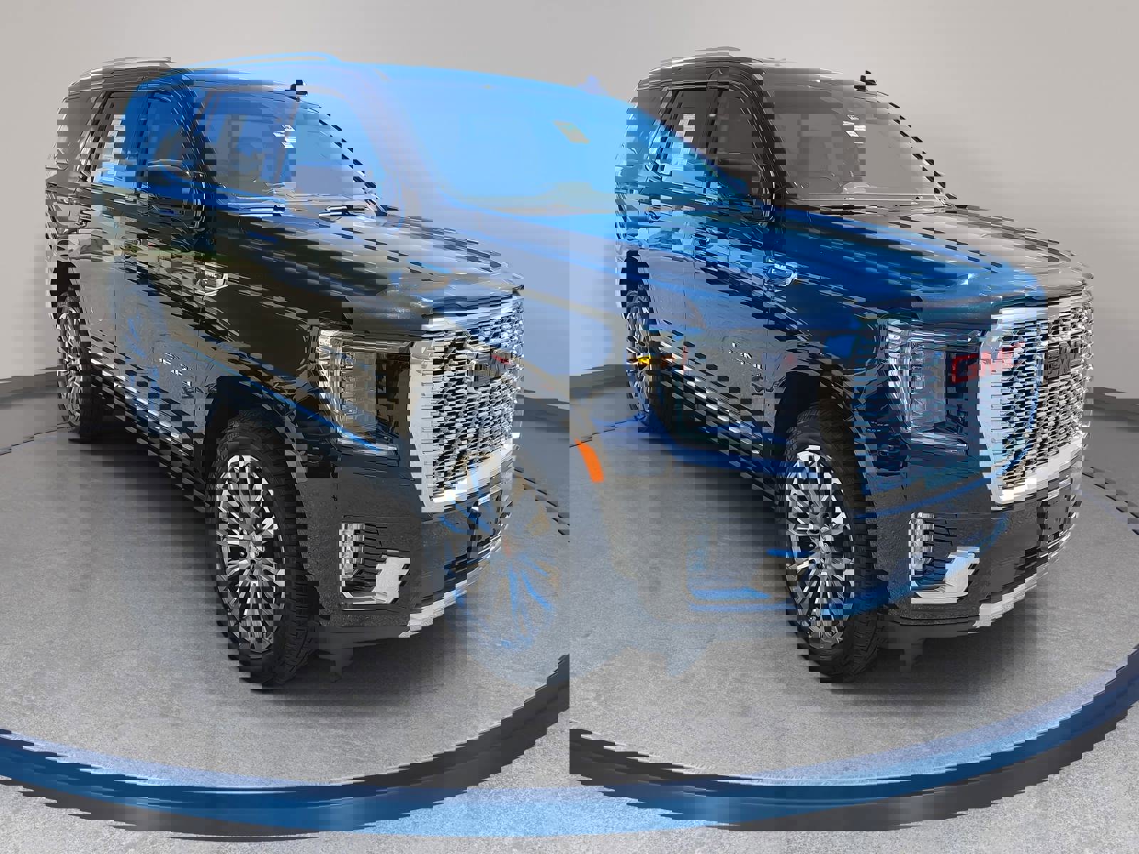 Used 2022 GMC Yukon Denali w/ Denali Premium Package image 3