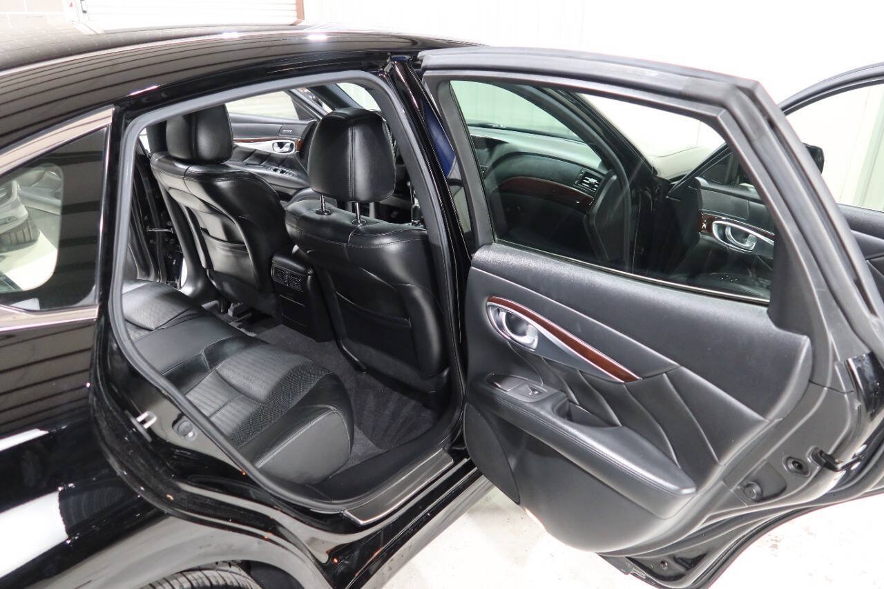 Used 2015 INFINITI Q70 3.7 w/ Sport Package RWD image 14