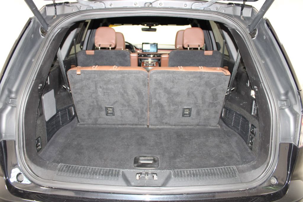 Used 2022 Lincoln Aviator Reserve w/ Equipment Group 201A AWD/4WD image 16