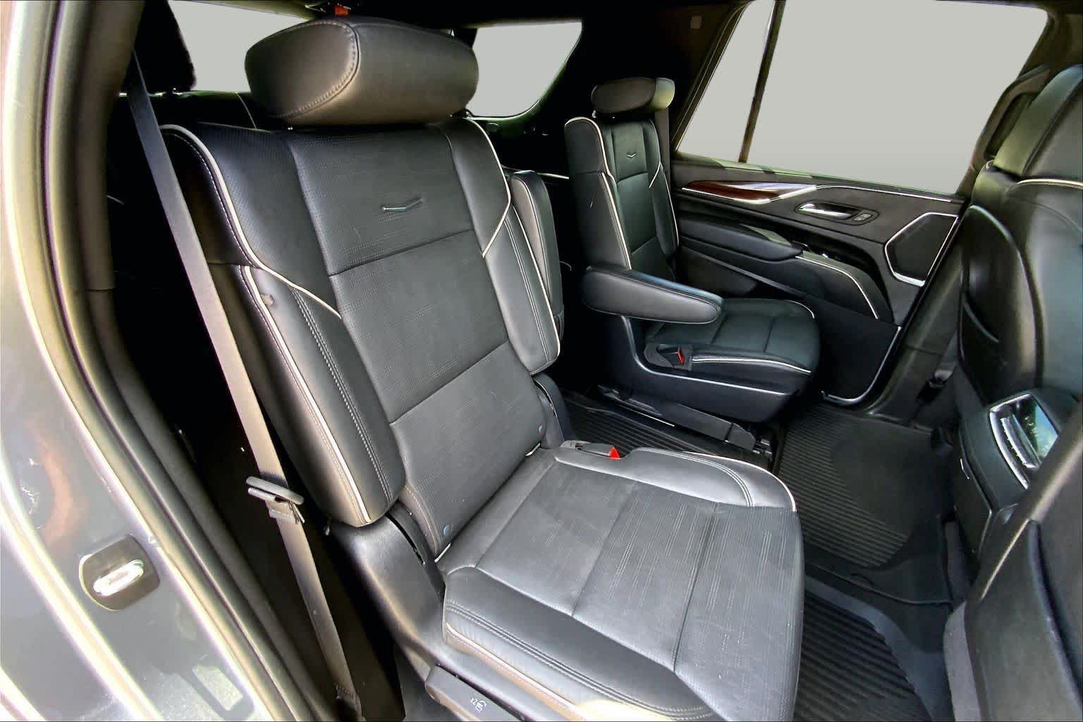 Used 2022 Cadillac Escalade Premium Luxury w/ Performance Package AWD/4WD image 20