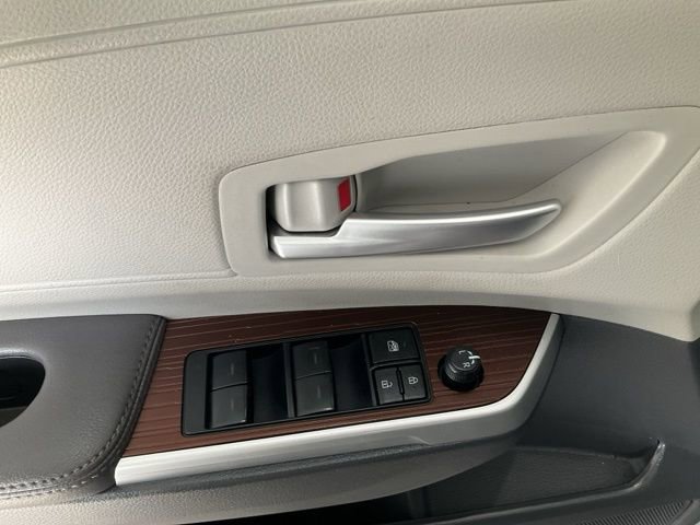 Used 2024 Toyota Sienna XLE image 5