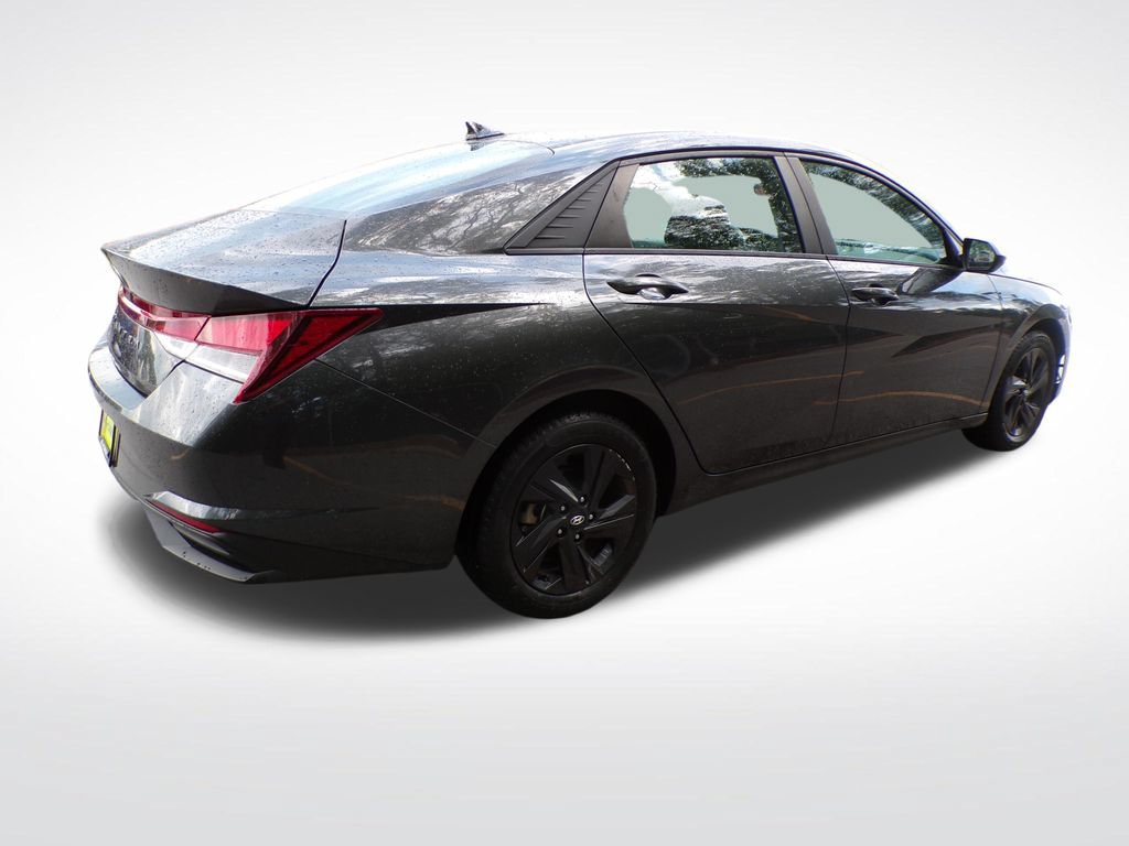 Used 2022 Hyundai Elantra SEL w/ Cargo Package FWD image 7