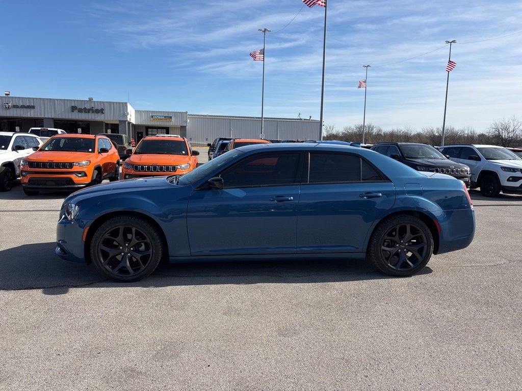 Used 2023 Chrysler 300 Touring w/ Sport Appearance Package image 6