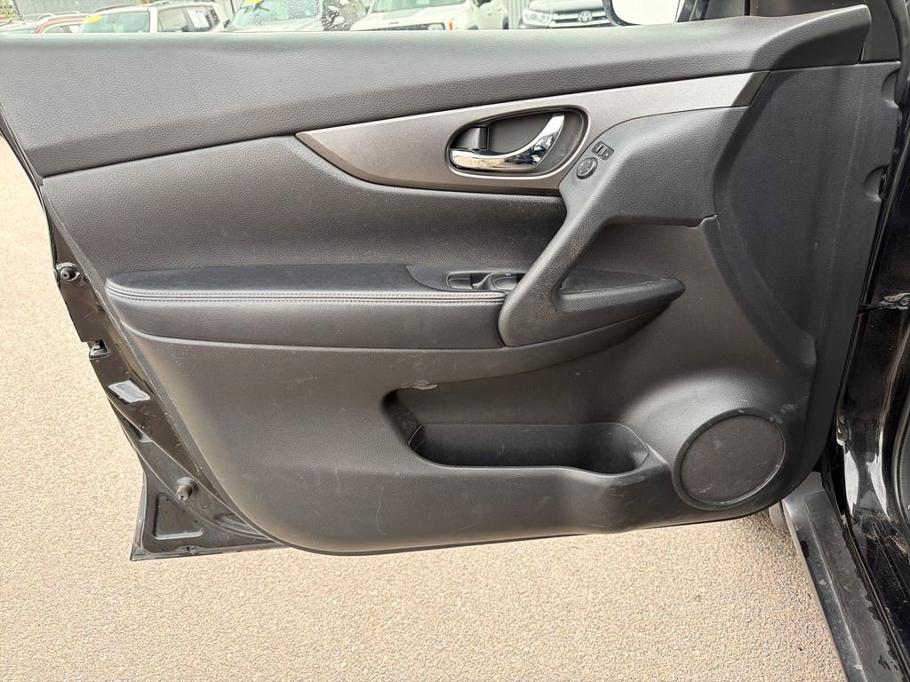 Used 2014 Nissan Rogue SV AWD/4WD image 10