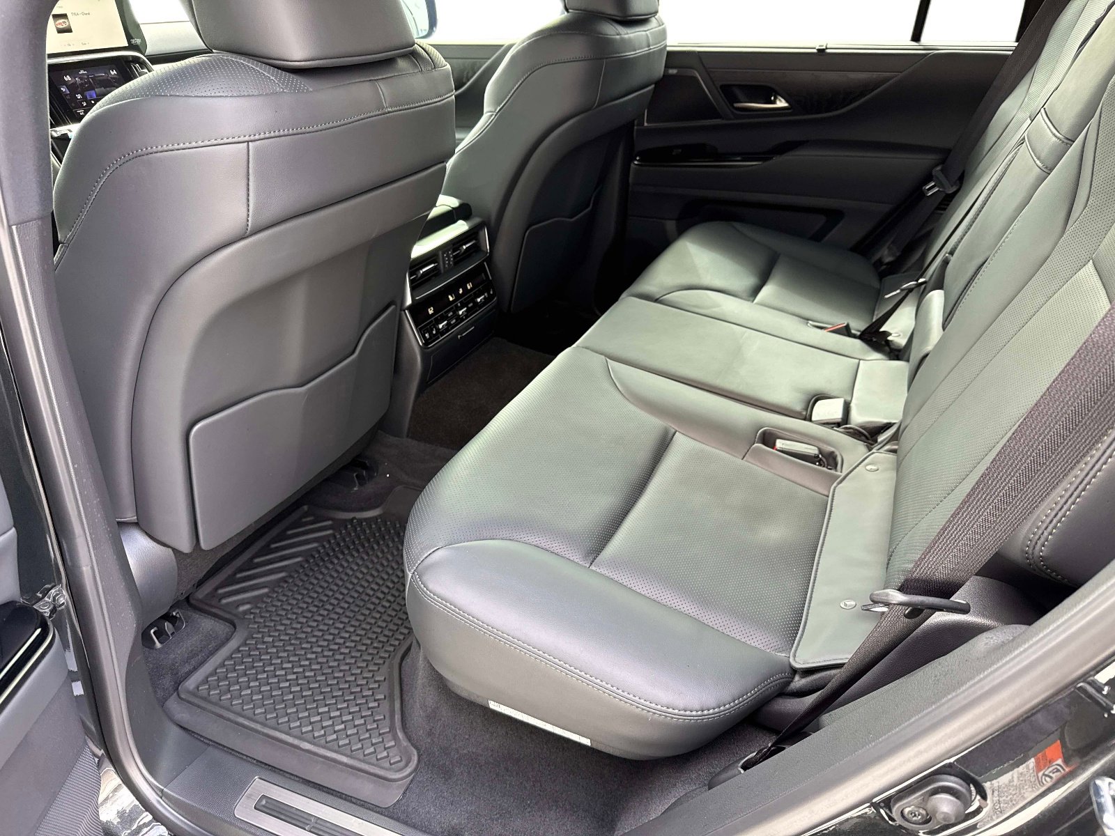 Certified 2025 Lexus LX 700h Overtrail AWD/4WD image 49