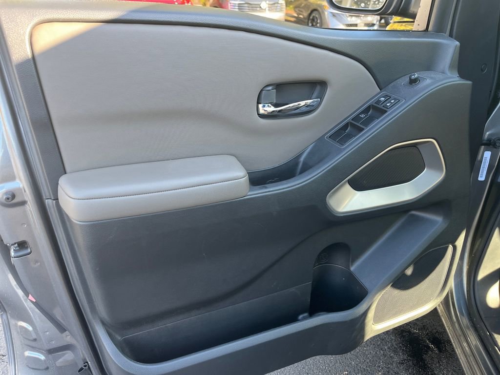 Used 2024 Nissan Frontier SV w/ SV Convenience Package image 12