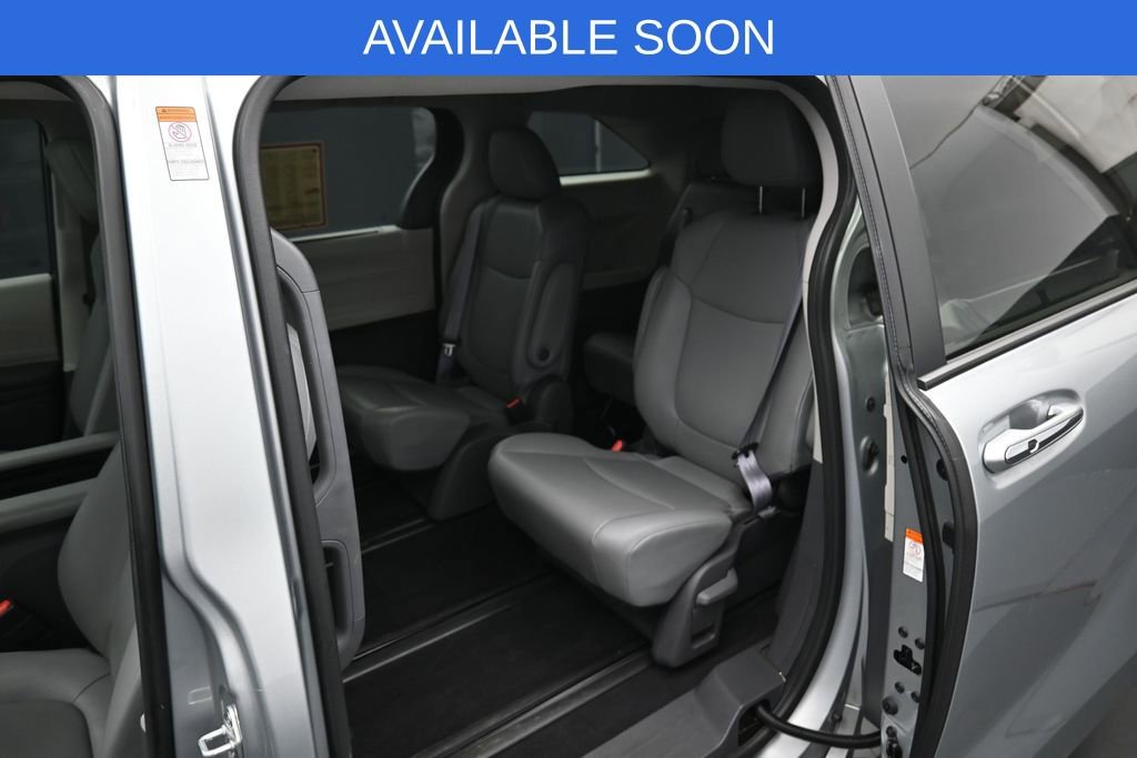 Certified 2021 Toyota Sienna XLE FWD image 28